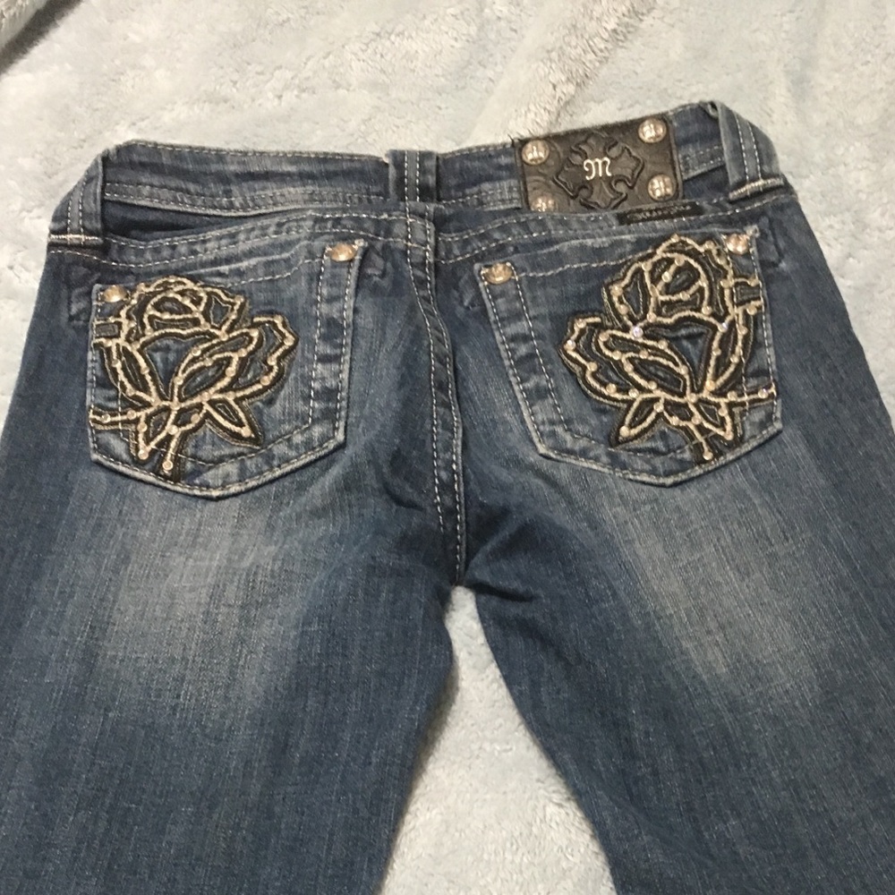 Cute and sassy Miss Me jean capris. Sz 14. Blingy